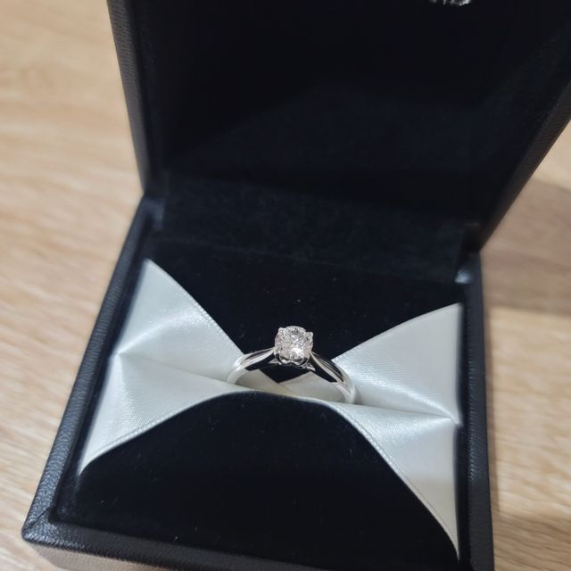 【エクセルコダイヤモンド(EXELCO DIAMOND)の口コミ】 デザインは一粒ダイヤでストレートのシンプルなものを探しており、エクセ…