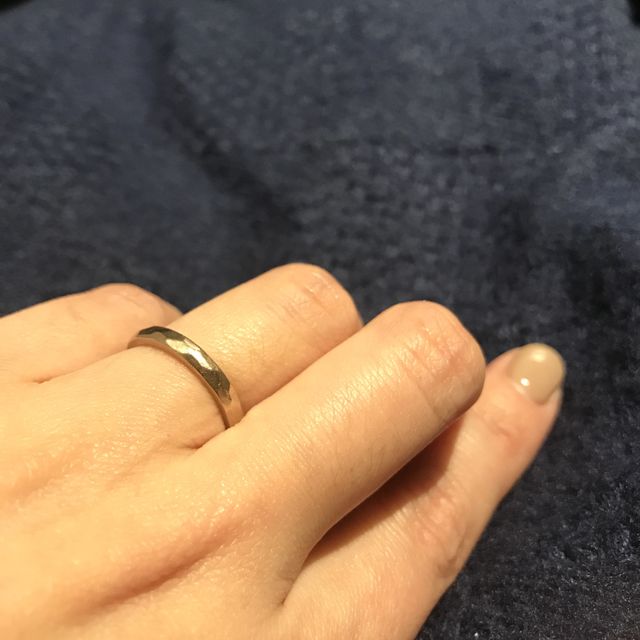 【agete(アガット)の口コミ】 お互いに、シンプルなデザインだけど人とは違ったデザインがいいね、と選…