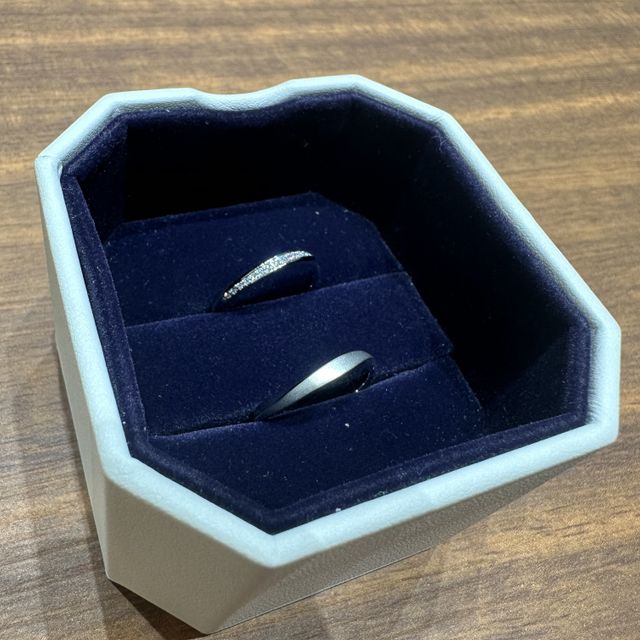 【4℃ BRIDAL(ヨンドシーブライダル)の口コミ】 デザインがシンプルかつ値段もリーズナブルで、プレミアムプラチナという…