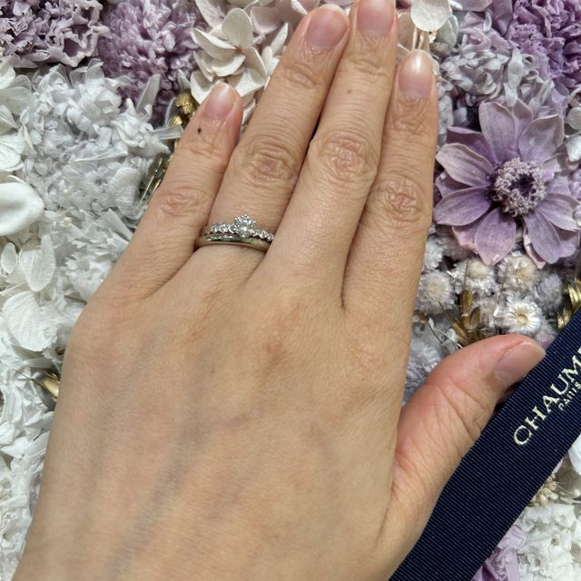 【ショーメ(CHAUMET)の口コミ】 ブランドのアイコンであるビーマイラブのリングにセンターダイヤが付いた…