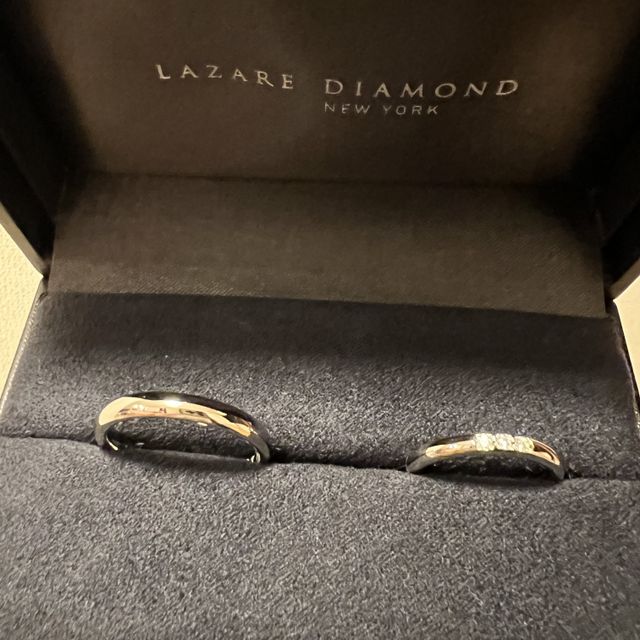 【ラザール ダイヤモンド(LAZARE DIAMOND)の口コミ】 シンプルでなおかつ上品なデザインを探していて、こちらの指輪をみつけま…