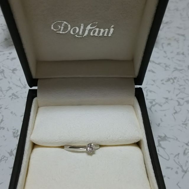 【Dolfani(ドルファーニ )の口コミ】 シンプルなデザインです。
重ね付けできるように、一緒に選びにいきました…