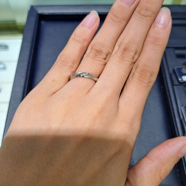 【ROYAL ASSCHER(ロイヤル・アッシャー)の口コミ】 ピュールプラチナは新作の指輪だそうです。他のブランドにあまりないねじ…