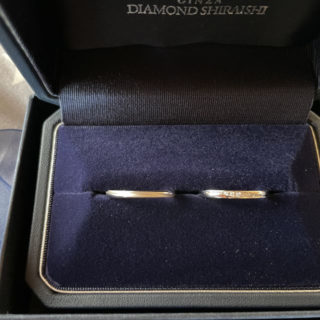 【銀座ダイヤモンドシライシの口コミ】 ダイヤモンドが小指上がりになっていて試着した中で1番指を綺麗にみせてく…