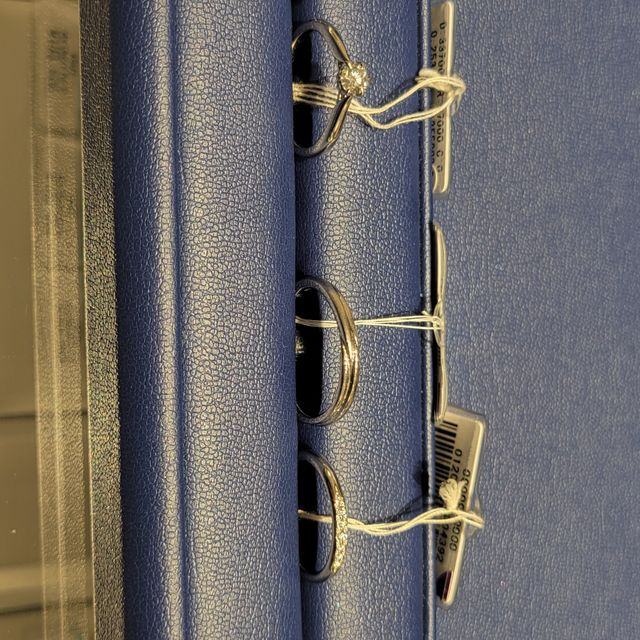 【銀座ダイヤモンドシライシの口コミ】 デザイン見た目と価格がいいとおもいました、婚約者も気に入った指輪が選…