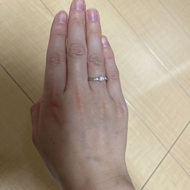 【銀座ダイヤモンドシライシの口コミ】 シンプルではなくて、年を重ねてもエレガントに見える指輪が良かったので…