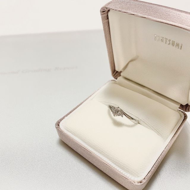 【ジュエリーツツミ(JEWELRY TSUTSUMI)の口コミ】 指輪のデザインは旦那がこれがいいと初めから決めていたそうです。わたし…