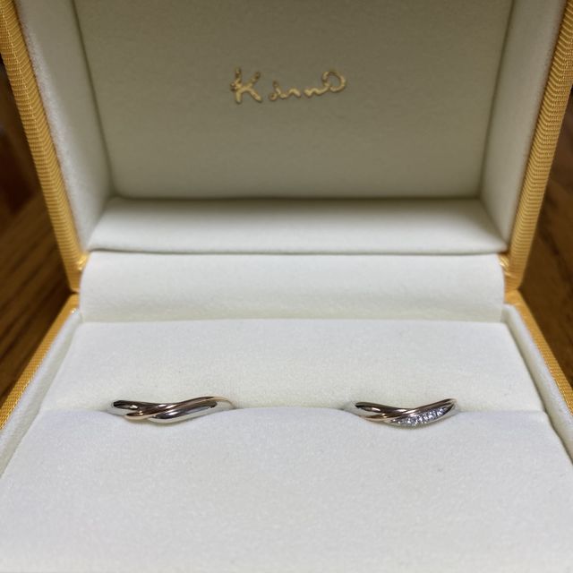 【ケイウノ ブライダル(K.UNO BRIDAL)の口コミ】 ゼクシィの冊子を眺めていました。2人でピンときた指輪があったため、店舗…