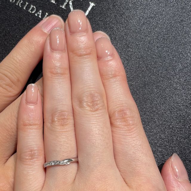 【TASAKI(タサキ)の口コミ】 プラチナにメレダイヤが配置された指輪です。
真ん中でクロスするようにデ…