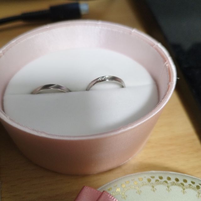 【insembre(インセンブレ)の口コミ】 手を使う仕事をしているので動きの邪魔にならないことが第一条件でした。…