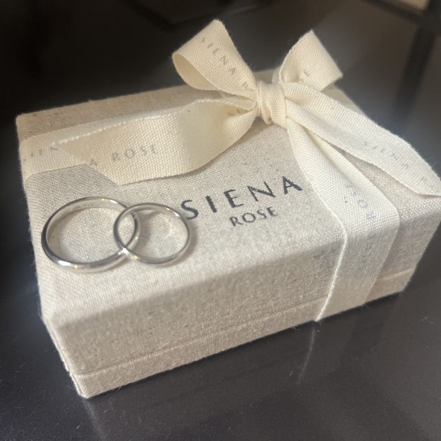 【SIENAROSE(シエナロゼ)の口コミ】 シンプルですが、女性用リングの一粒ダイヤがオシャレで
一目惚れしました…