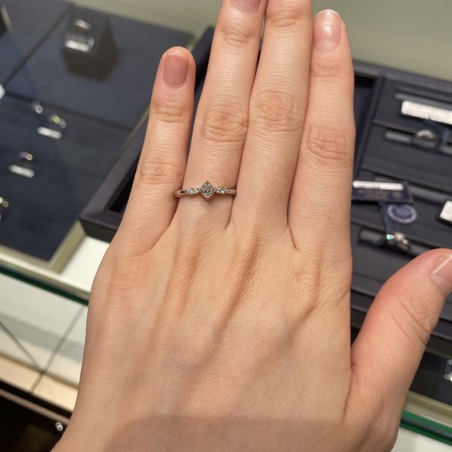 【ROYAL ASSCHER(ロイヤル・アッシャー)の口コミ】 ダイヤモンドがとてもきれいです。カットの仕方がロイヤルアッシャー独自…