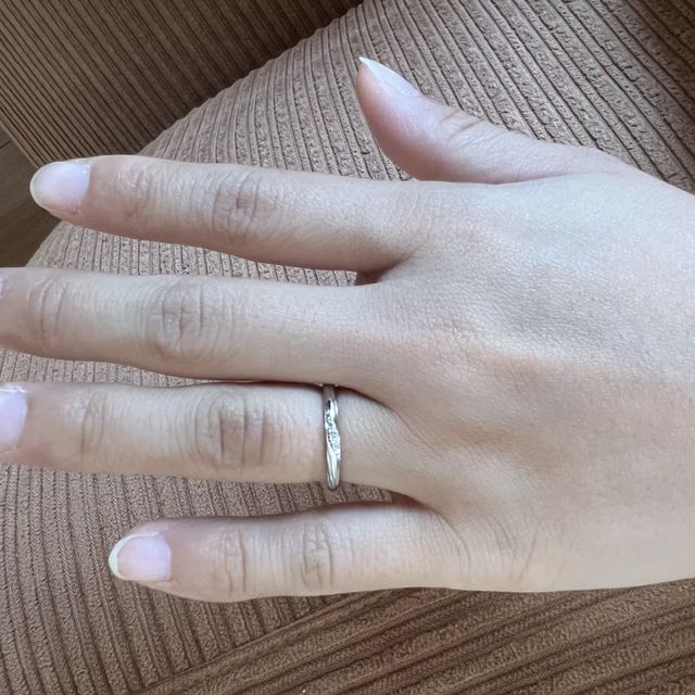 【ラザール ダイヤモンド(LAZARE DIAMOND)の口コミ】 値段とデザインです。シンプルなものでダイヤがしっかりしているものがよ…