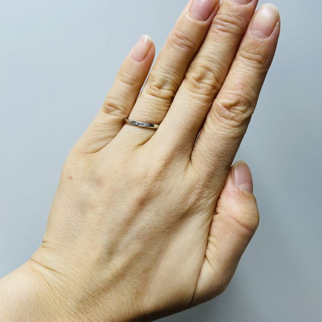 【アイプリモ(I-PRIMO)の口コミ】 シンプルかつ華やかさのあるデザインに惹かれました
ダイヤや、リングのウ…