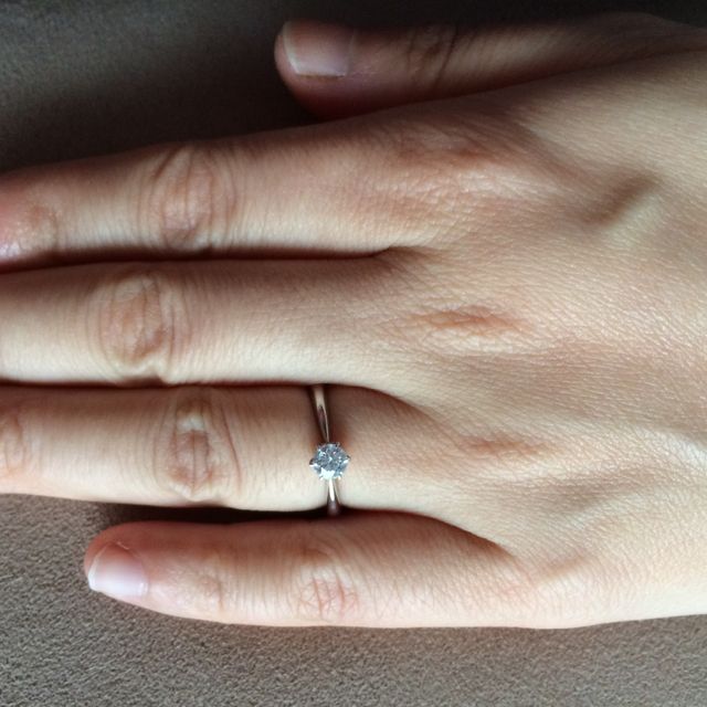 【ROCCA(ロッカ)の口コミ】 リングの形はシンプルで、飽きがこないような、オーソドックスな形が良か…