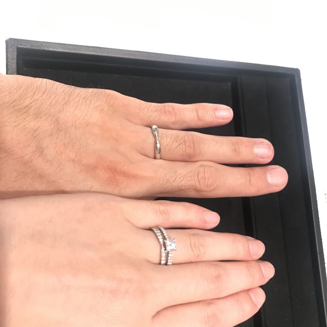 【ティファニー(Tiffany & Co.)の口コミ】 よくある丸いセンターダイヤではなく、人とかぶらないカットのダイヤにし…