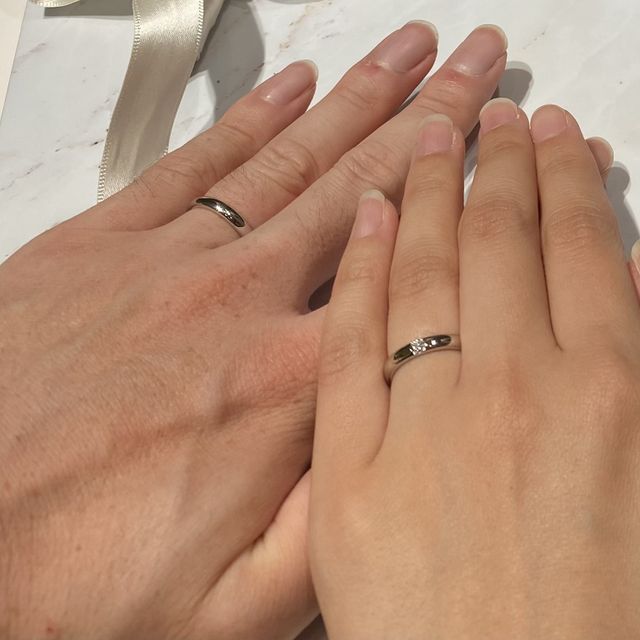 【ラザール ダイヤモンド(LAZARE DIAMOND)の口コミ】 シンプルなデザインを求めていたところに、太めのリングに石が1つついてい…