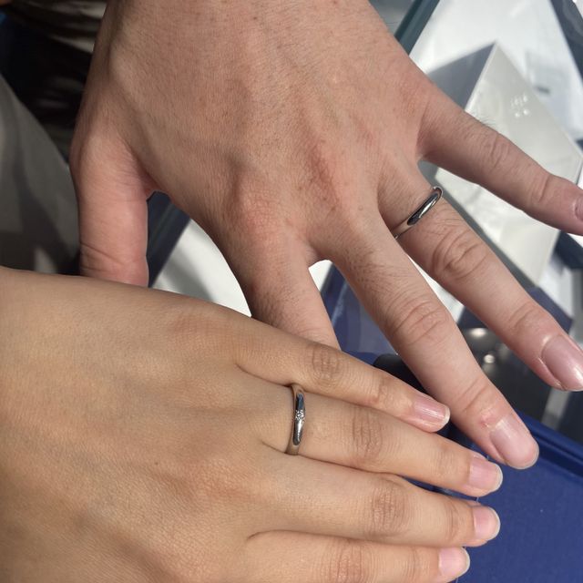 【銀座ダイヤモンドシライシの口コミ】 同じデザインの中でも、石の留め方でいろいろと印象が変わって素敵。指の…