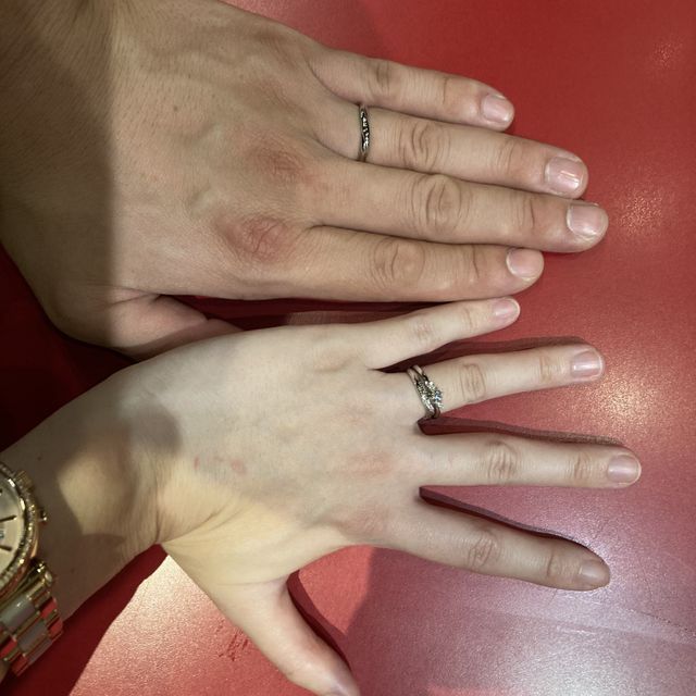 【アイプリモ(I-PRIMO)の口コミ】 指輪はシンプルなデザインですが綺麗な曲線がとても良いアクセントになっ…