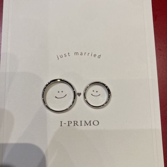 【アイプリモ(I-PRIMO)の口コミ】 指輪はシンプルなデザインですが綺麗な曲線がとても良いアクセントになっ…