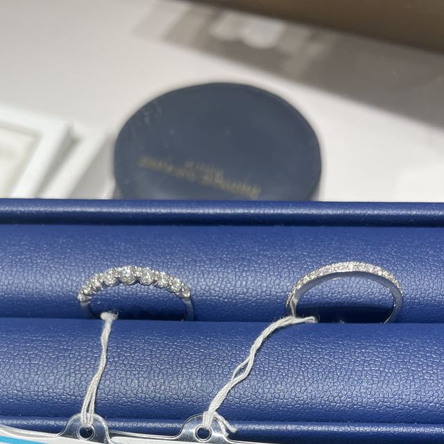 【銀座ダイヤモンドシライシの口コミ】 シンプルなデザインで飽きがこないので、一生付けることができると思いま…