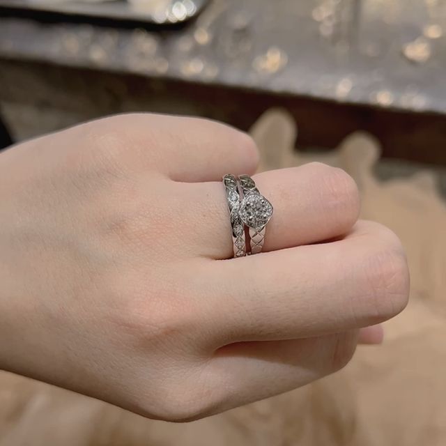 【シャネル(CHANEL)の口コミ】 ブライダルリングの本命ブランドでした。
デザインが本当におしゃれで、CH…