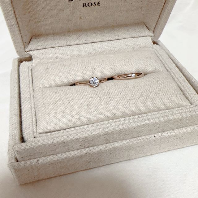 【SIENAROSE(シエナロゼ)の口コミ】 1番の決め手はロゼチナの色味です。プラチナらしさもありつつ、ゴールドカ…