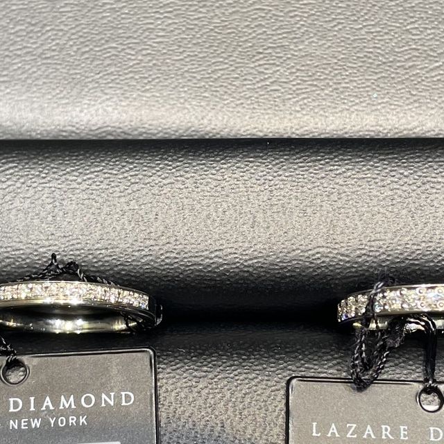 【ラザール ダイヤモンド(LAZARE DIAMOND)の口コミ】 デザインはシンプルで普段使いにとても良いと思いました。私が欲しいエタ…