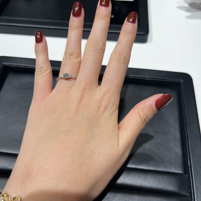 【ラザール ダイヤモンド(LAZARE DIAMOND)の口コミ】 とにかく七色に輝くダイヤモンドが美しいところです。カッターブランドで…