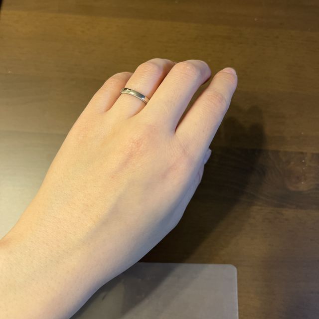 【アイプリモ(I-PRIMO)の口コミ】 仕事柄水仕事が多く、汚れの入り込みを気にしたため石無しのシンプルなデ…