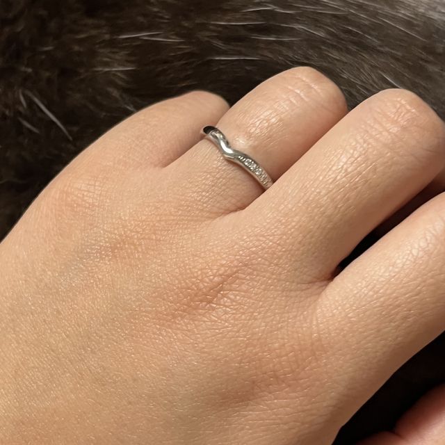 【with Happiness..の口コミ】 スヌーピーが好きでたまたまスヌーピーの誕生日に入籍をしました。
この指…