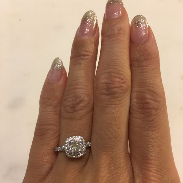 【ティファニー(Tiffany & Co.)の口コミ】 立て爪じゃない、普段使い出来るデザインのものを探していました。中央の…