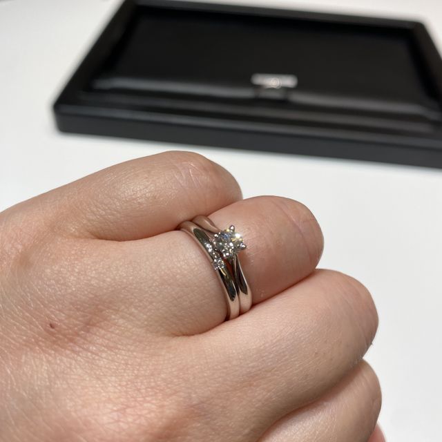 【ラザール ダイヤモンド(LAZARE DIAMOND)の口コミ】 ソリティアリングを探していて、シンプルさに惹かれました。4爪なのもポイ…