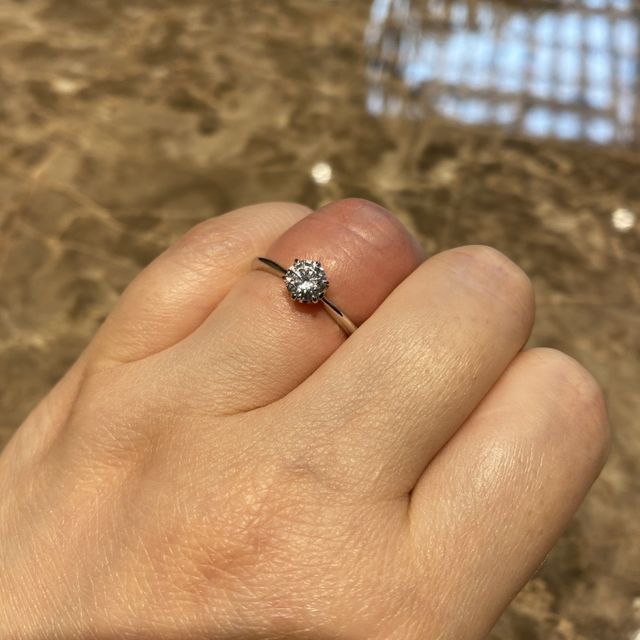 【BIJOUPIKO(ビジュピコ)の口コミ】 シンプルなソリティアリングです。細め軸なので指の細い華奢な方向けでし…