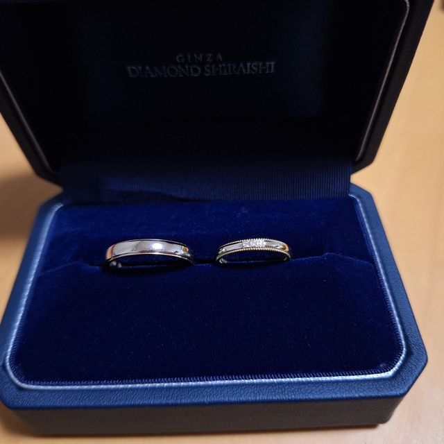 【銀座ダイヤモンドシライシの口コミ】 ツートンで探しているなかで、こちらの指輪を見つけました。ダイヤモンド…