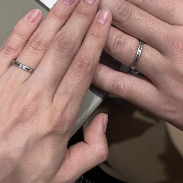 【アイプリモ(I-PRIMO)の口コミ】 艶消し加工が指輪の上下にライン状にあり、とても肌に馴染みます。肌触り…