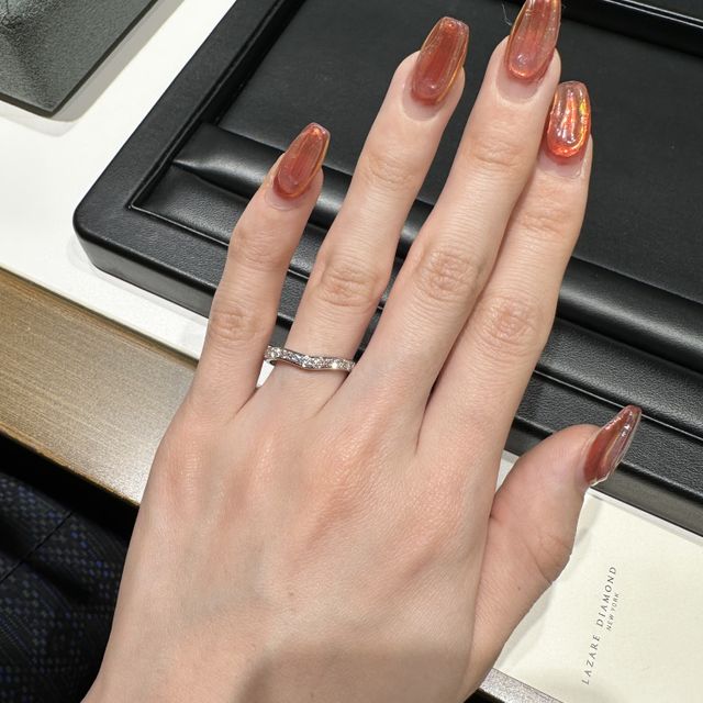 【ラザール ダイヤモンド(LAZARE DIAMOND)の口コミ】 しっかり大きめのダイヤがぎっしり付いてるのでとにかくキラッキラです。…