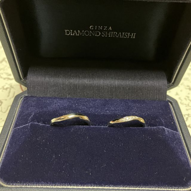 【銀座ダイヤモンドシライシの口コミ】 徒歩圏内で何店舗か見ていた中で指輪の色やデザインの好みが決まった。そ…