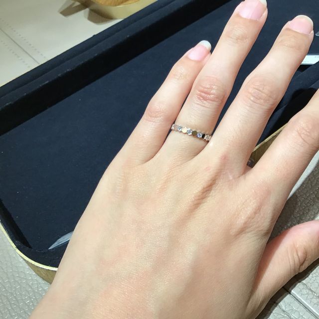 【ショーメ(CHAUMET)の口コミ】 ハニカムのデザインがとっても可愛いです。
2.5mmだと婚約指輪とピッタリ…