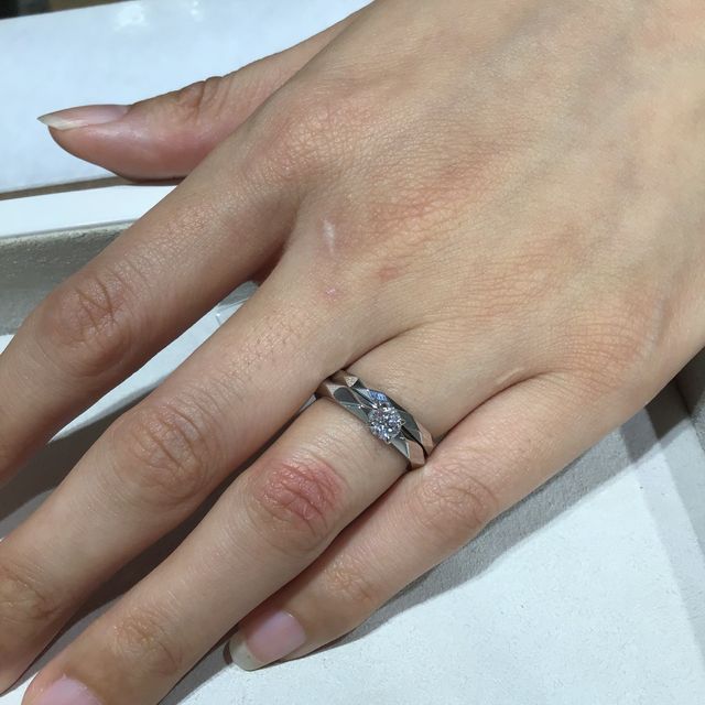 【ブシュロン(BOUCHERON)の口コミ】 ダイヤモンドのカットにインスピレーションを受けたカットがキラキラして…