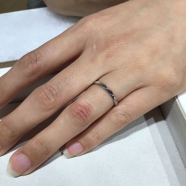 【ブシュロン(BOUCHERON)の口コミ】 ダイヤモンドのカットにインスピレーションを受けたカットがキラキラして…