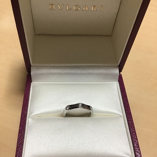 【ブルガリ(BVLGARI)の口コミ】 インフィニート(永遠)という名前がまず素敵です。波型のなかなか他では見…