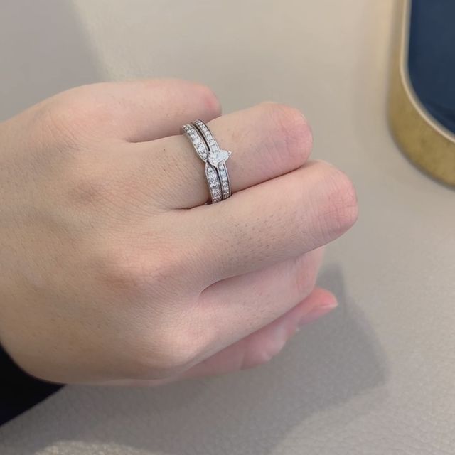 【ショーメ(CHAUMET)の口コミ】 特にジョゼフィーヌの婚約指輪は、ずば抜けて好みのデザインでした。セッ…