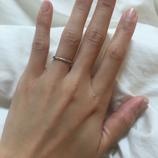 【CAFERING(カフェリング)の口コミ】 細めの指輪が良くて探してました。
その中でcafe ringの指輪が気になり何…