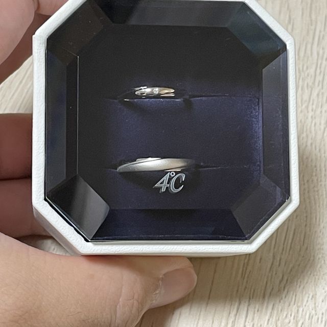 【4℃ BRIDAL(ヨンドシーブライダル)の口コミ】 2店舗結婚指輪探しで訪れました。いろいろな指輪を見る中で、今後長いこと…