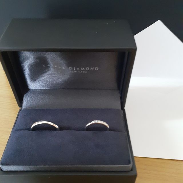 【ラザール ダイヤモンド(LAZARE DIAMOND)の口コミ】 落ち着いた店内で、店員さんに話を伺いながら沢山試して納得して決められ…