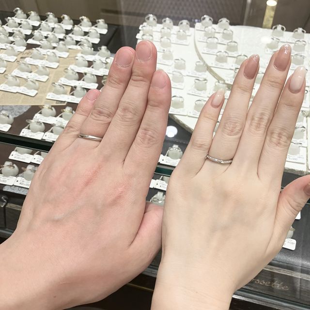 【アンジェリックフォセッテ(Angelique Fossette)の口コミ】 斜めに流れるようにダイヤモンドがちりばめられており、キラキラとした輝…