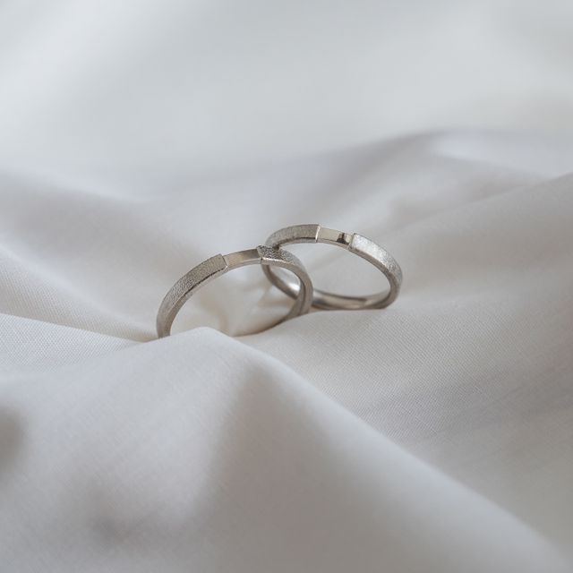 【Cayof(カヨフ)の口コミ】 インスタグラムで偶然見かけ、シンプルでありながらも個性的なデザインに…