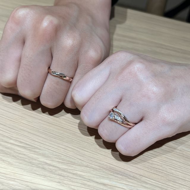 【COCKTAIL(カクテル)の口コミ】 プラチナとピンクゴールドコンビの色味が気に入っています。シンプルです…