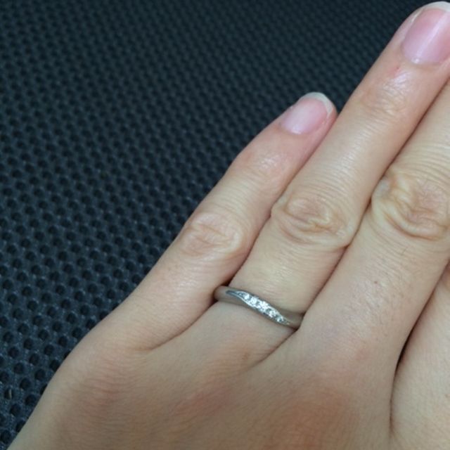 【ROYAL ASSCHER(ロイヤル・アッシャー)の口コミ】 指にはめた時のしっくり馴染むような感触と、ダイヤの光り方が一番きれい…